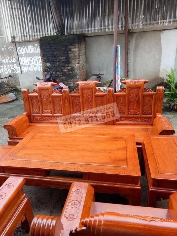 Giá bàn ghế gỗ: hướng dẫn mua sắm thông minh và tiết kiệm